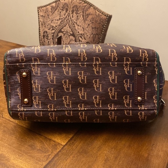 Dooney and Bourke Sutton Sydney Satchel purse. - Picture 3 of 15